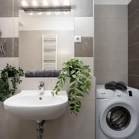 New Atrium Residences With Free Private Parking Apartament